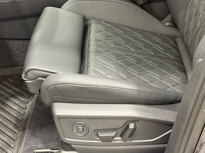 Audi SQ5 Vehicle Image 15