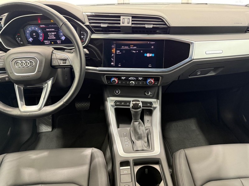 Audi Q3 Vehicle Image 9