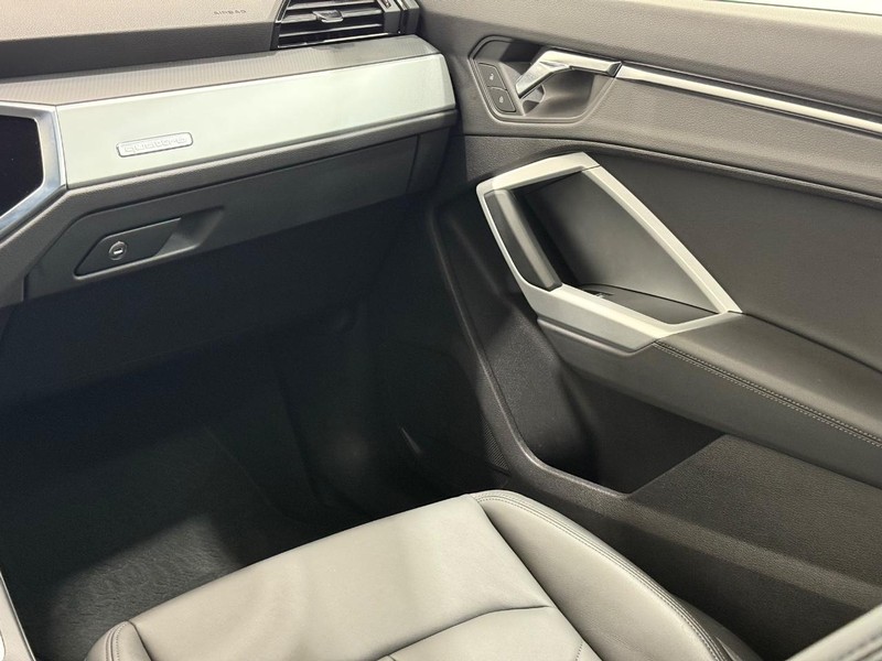 Audi Q3 Vehicle Image 13
