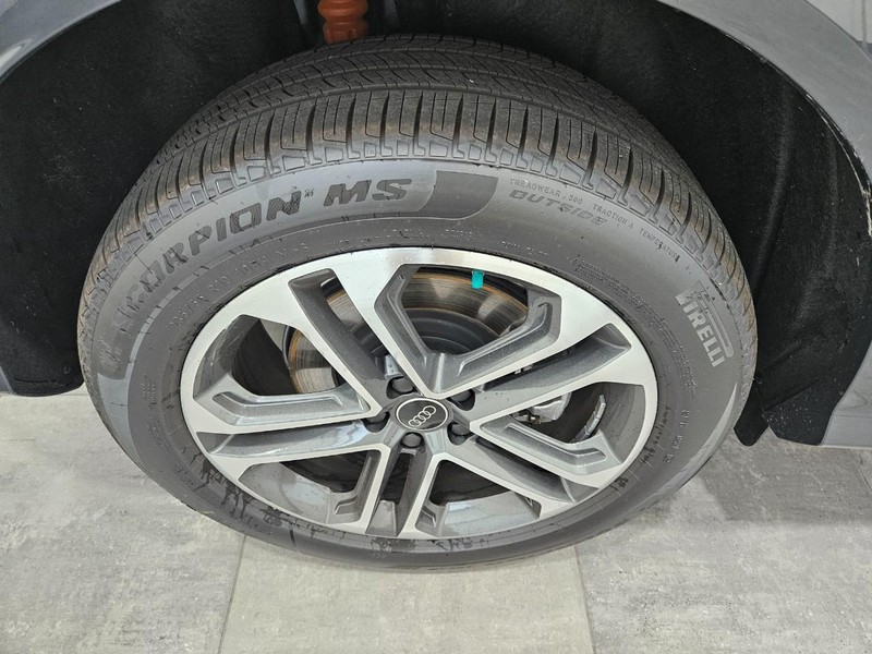 Audi Q5 Vehicle Image 3
