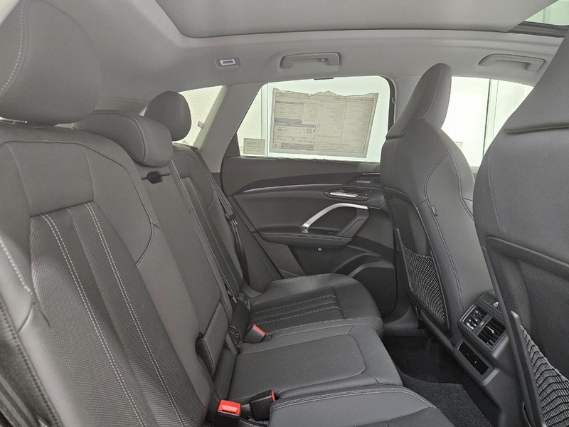 Audi Q5 Vehicle Image 4