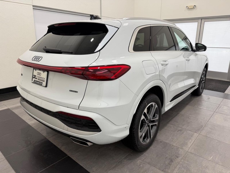 Audi Q5 Vehicle Image 2