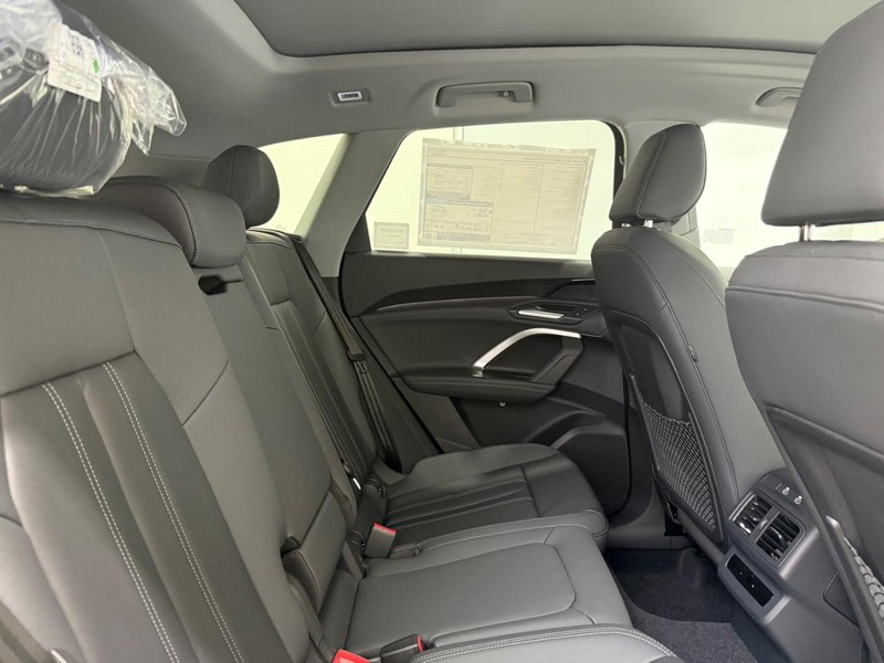 Audi Q5 Vehicle Image 4