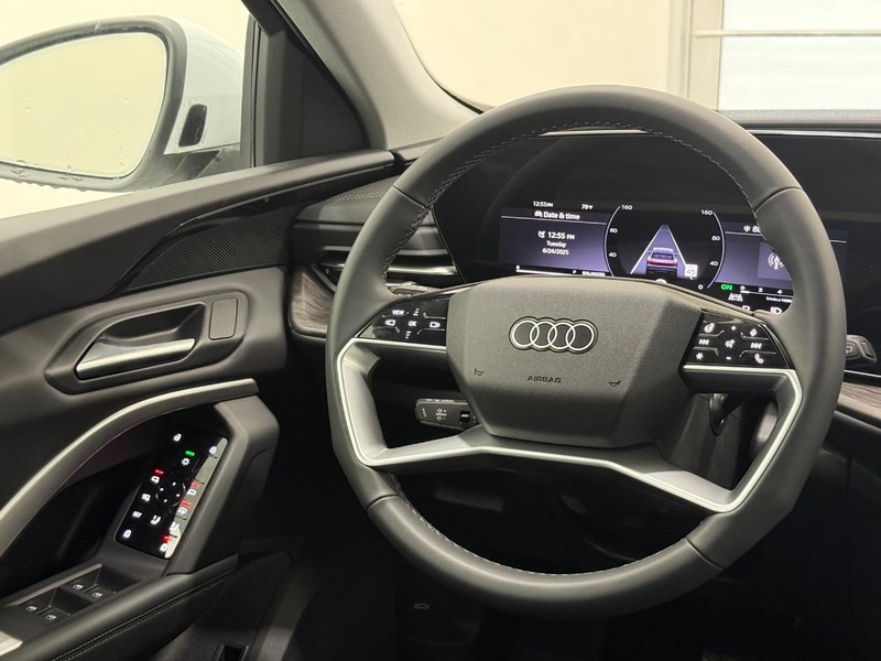 Audi Q5 Vehicle Image 8