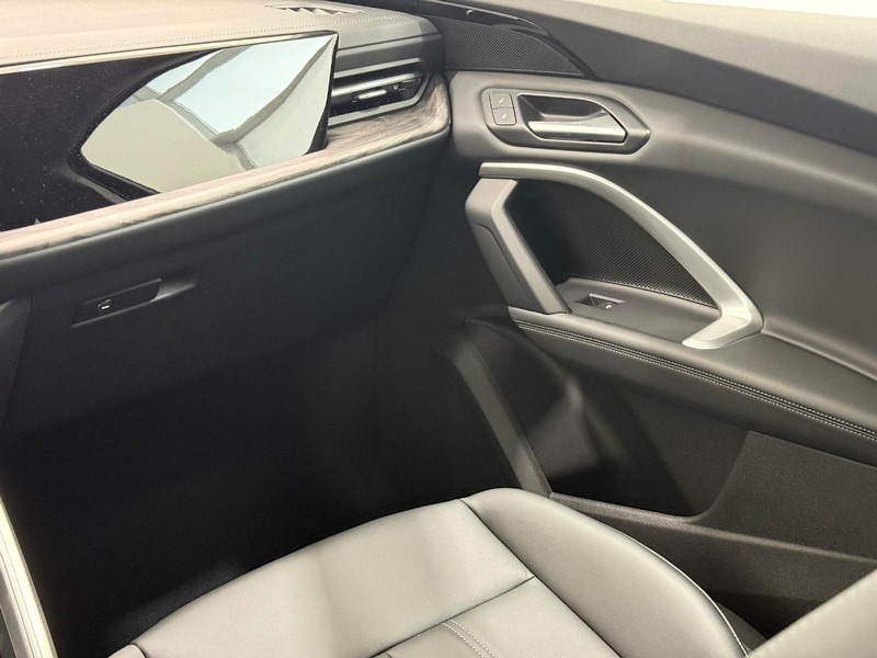 Audi Q5 Vehicle Image 9