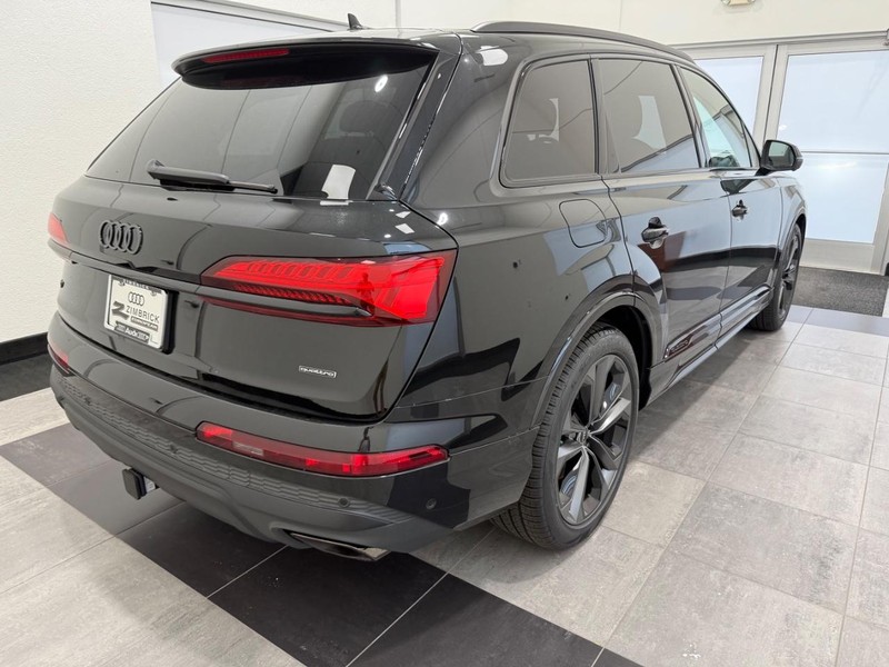 Audi Q7 Vehicle Image 2