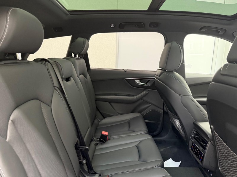 Audi Q7 Vehicle Image 4
