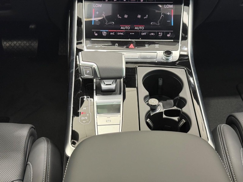 Audi Q7 Vehicle Image 7