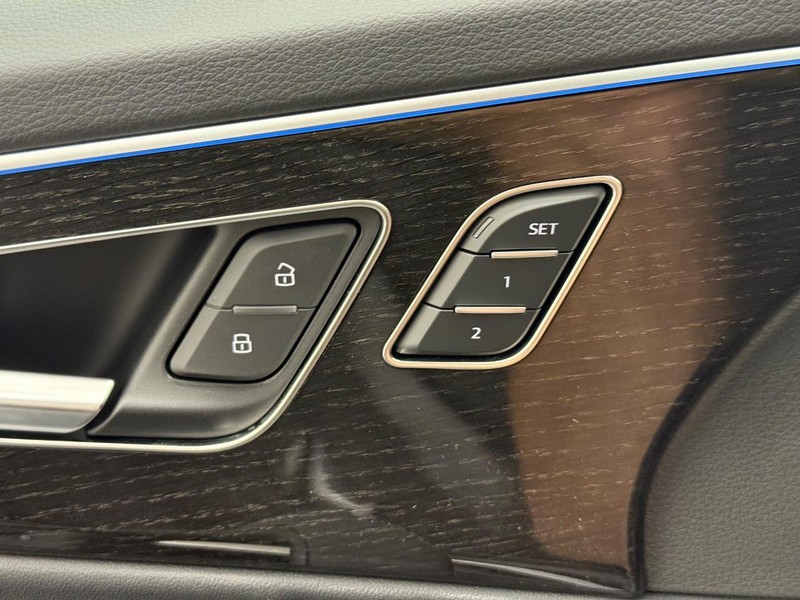 Audi Q7 Vehicle Image 14