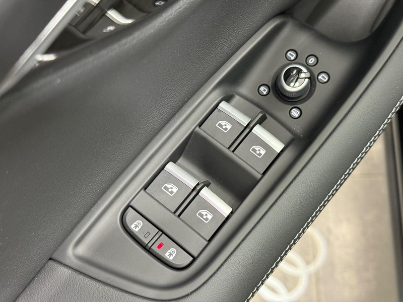 Audi Q7 Vehicle Image 15