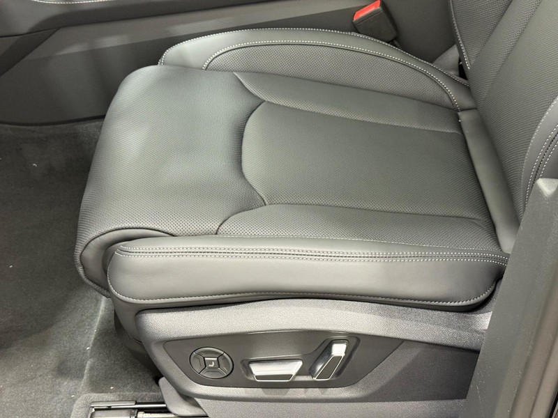 Audi Q7 Vehicle Image 16