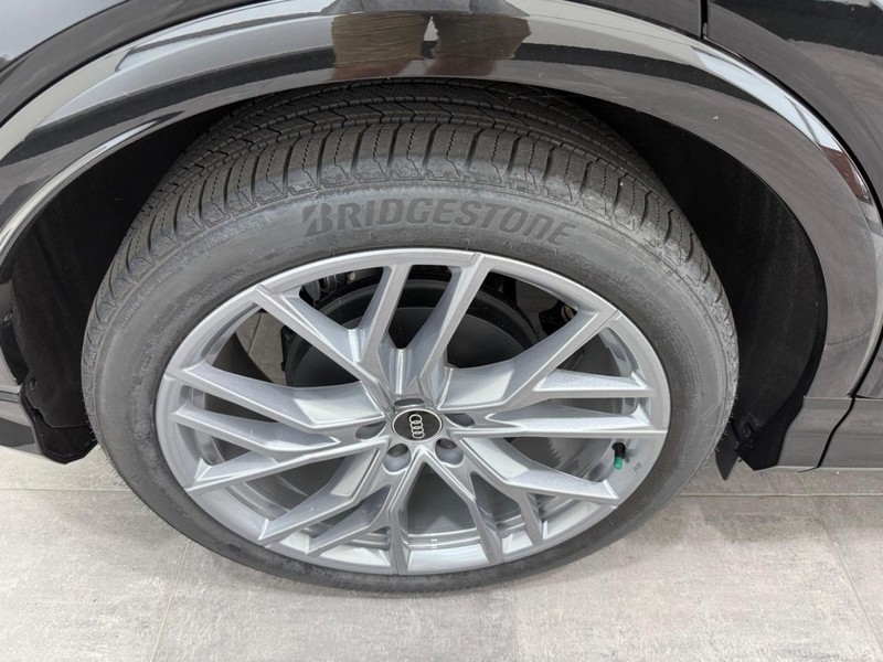 Audi Q4 e-tron Vehicle Image 3