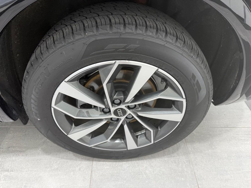 Audi Q5 Vehicle Image 5