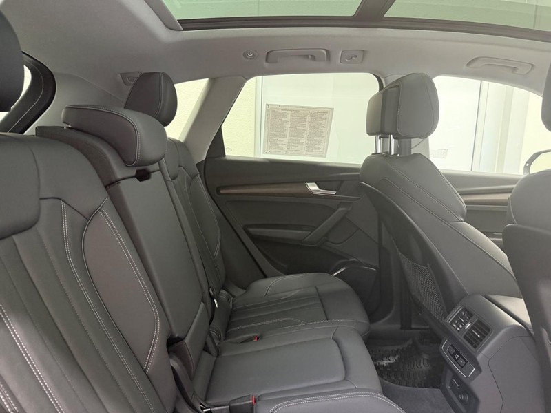 Audi Q5 Vehicle Image 8