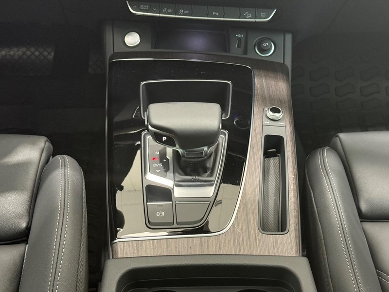 Audi Q5 Vehicle Image 11