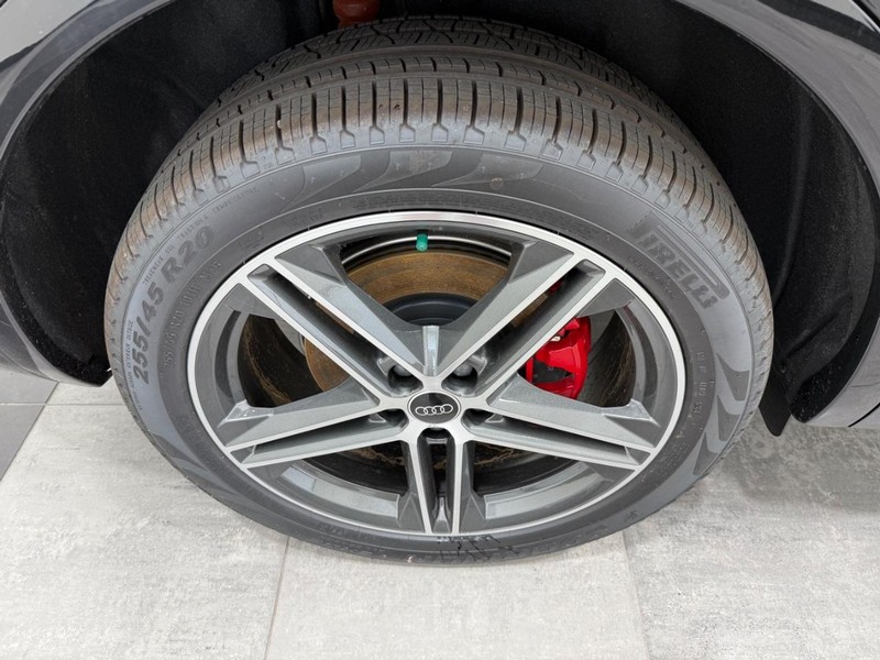 Audi Q5 Vehicle Image 3