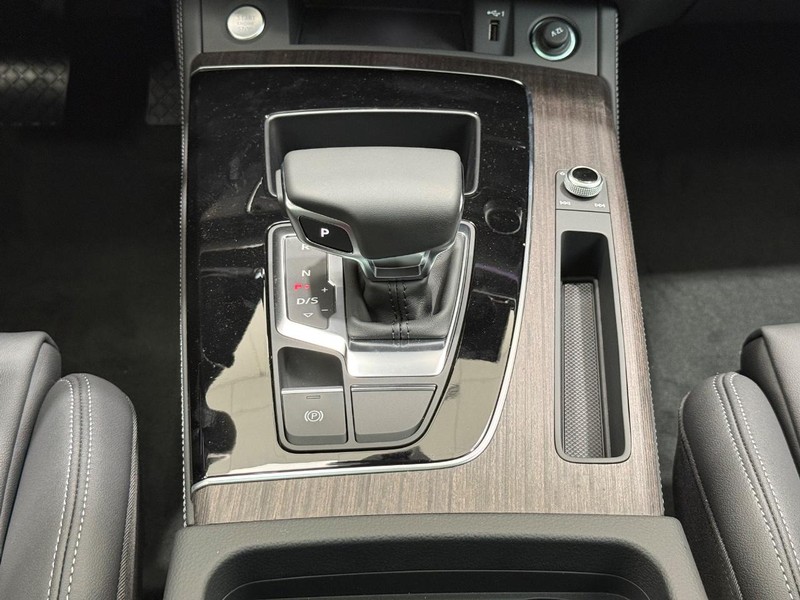 Audi Q5 Vehicle Image 7