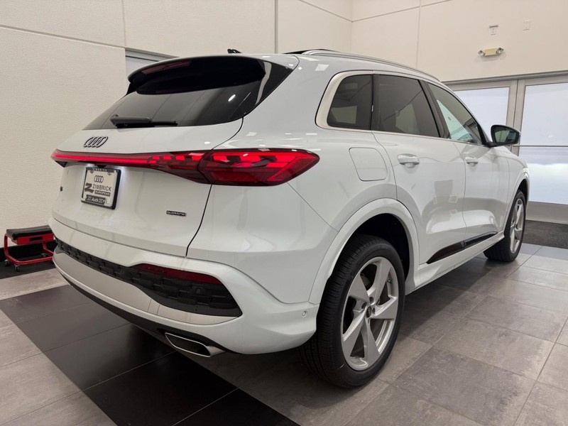Audi Q5 Vehicle Image 2