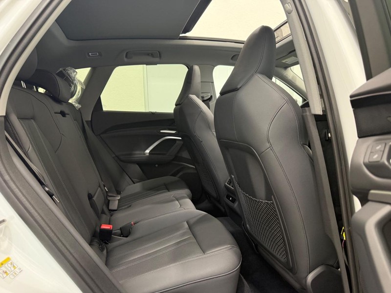 Audi Q5 Vehicle Image 5