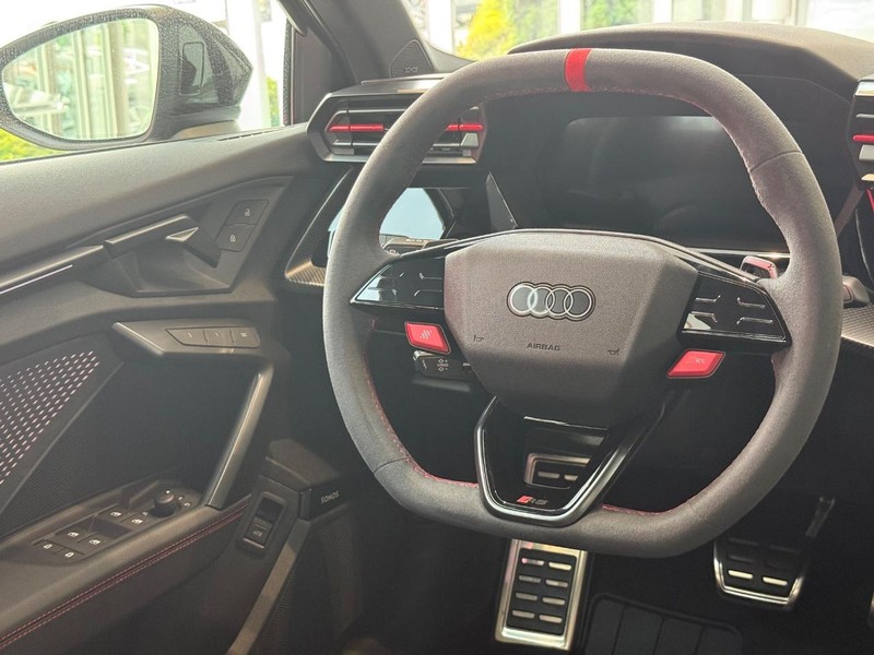 Audi RS 3 Vehicle Image 8