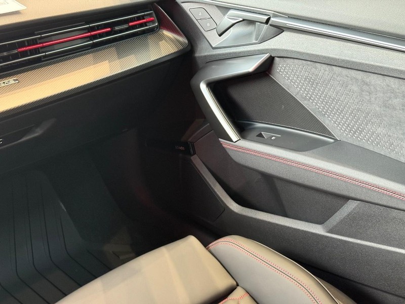 Audi RS 3 Vehicle Image 9
