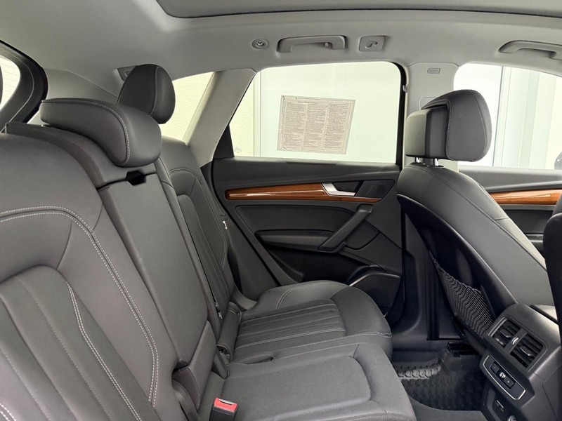 Audi Q5 Vehicle Image 8
