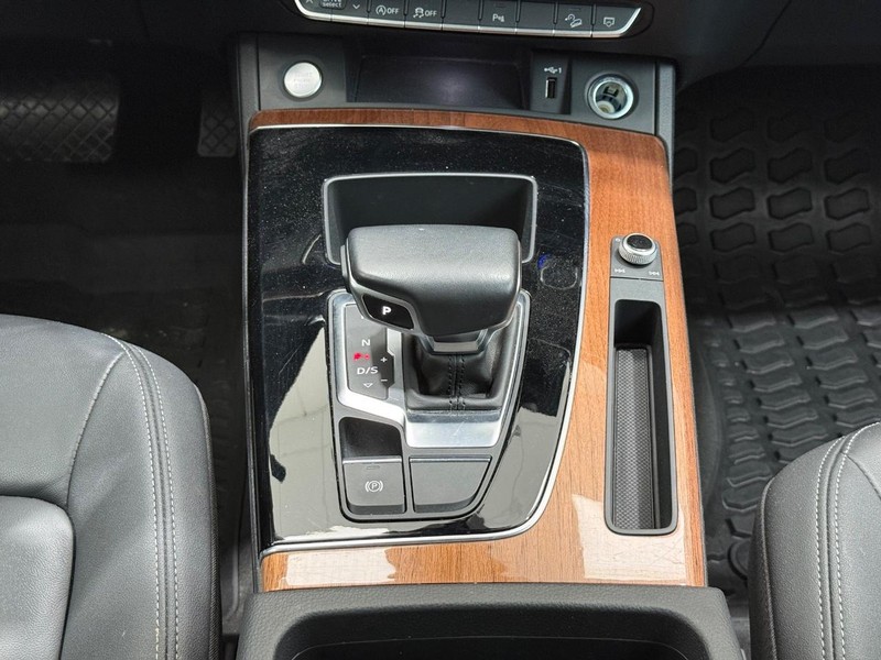 Audi Q5 Vehicle Image 11