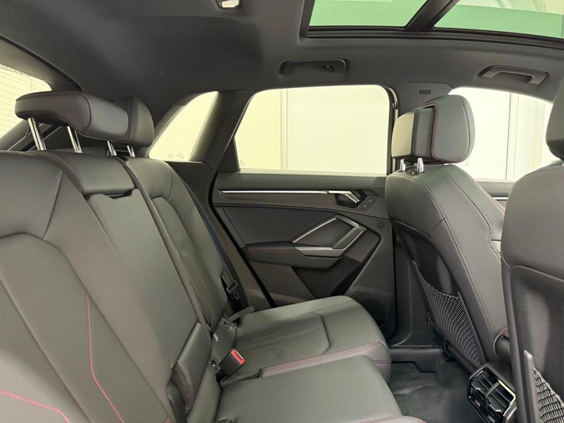 Audi Q3 Vehicle Image 4