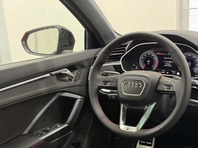 Audi Q3 Vehicle Image 8