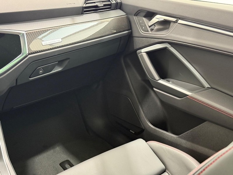 Audi Q3 Vehicle Image 9