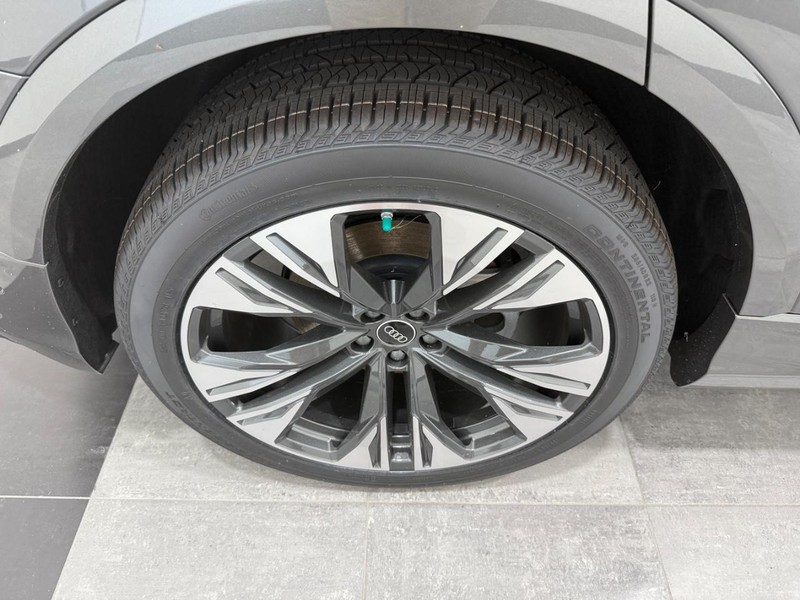 Audi Q8 Vehicle Image 3