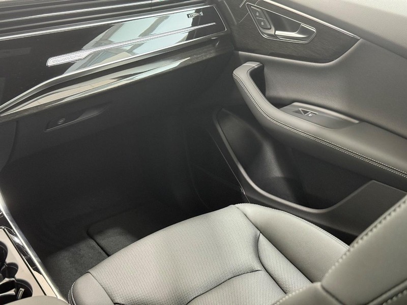 Audi Q8 Vehicle Image 9