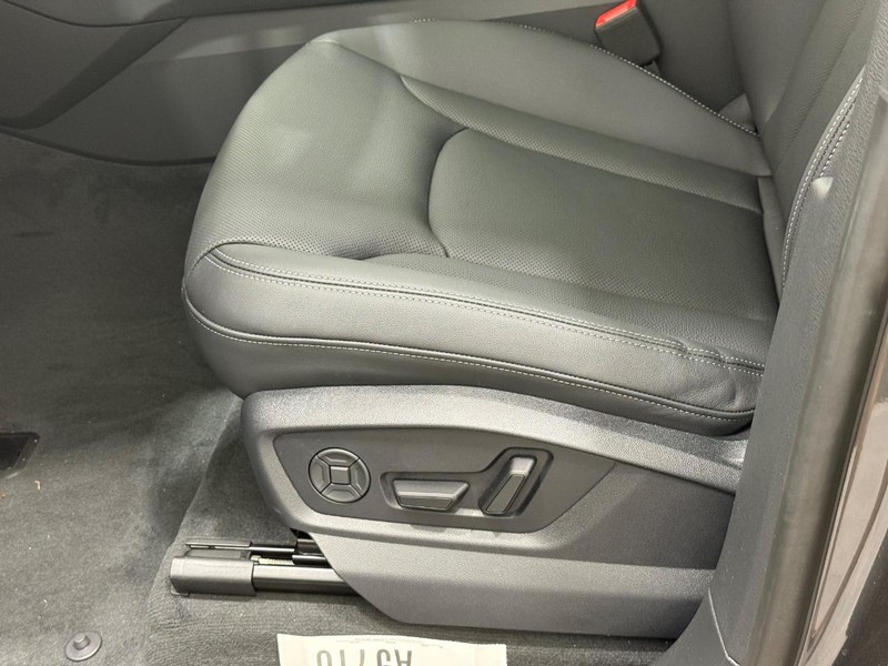 Audi Q8 Vehicle Image 16