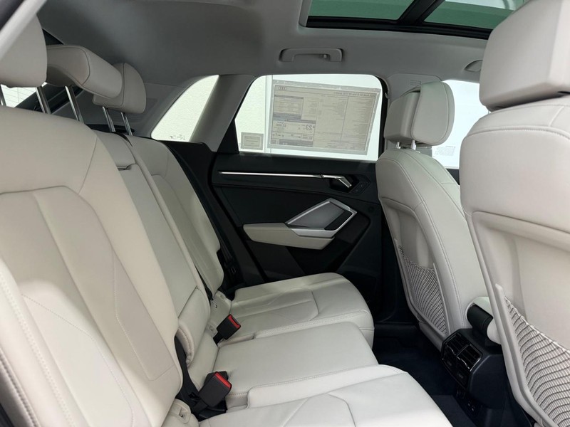 Audi Q3 Vehicle Image 4