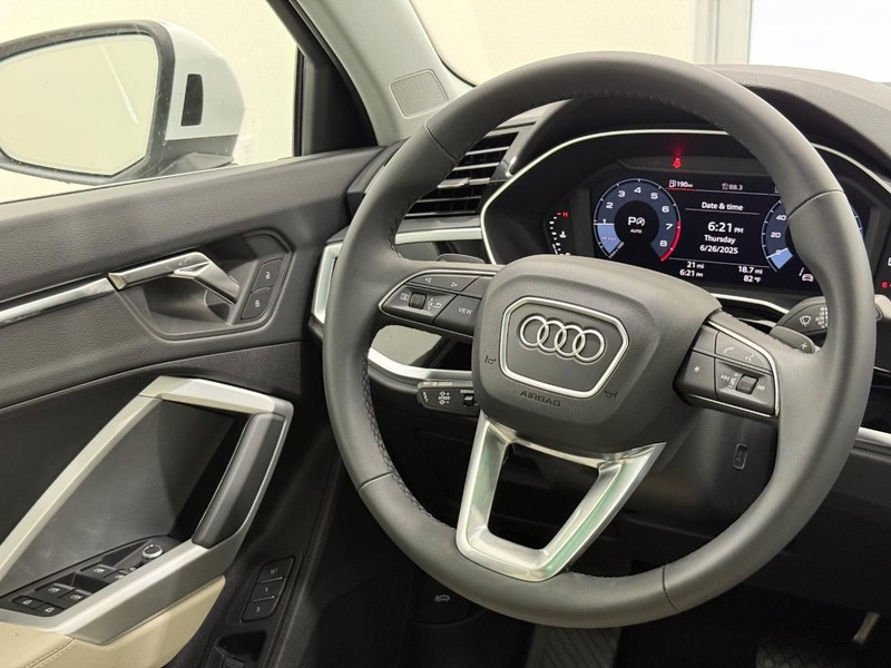 Audi Q3 Vehicle Image 8