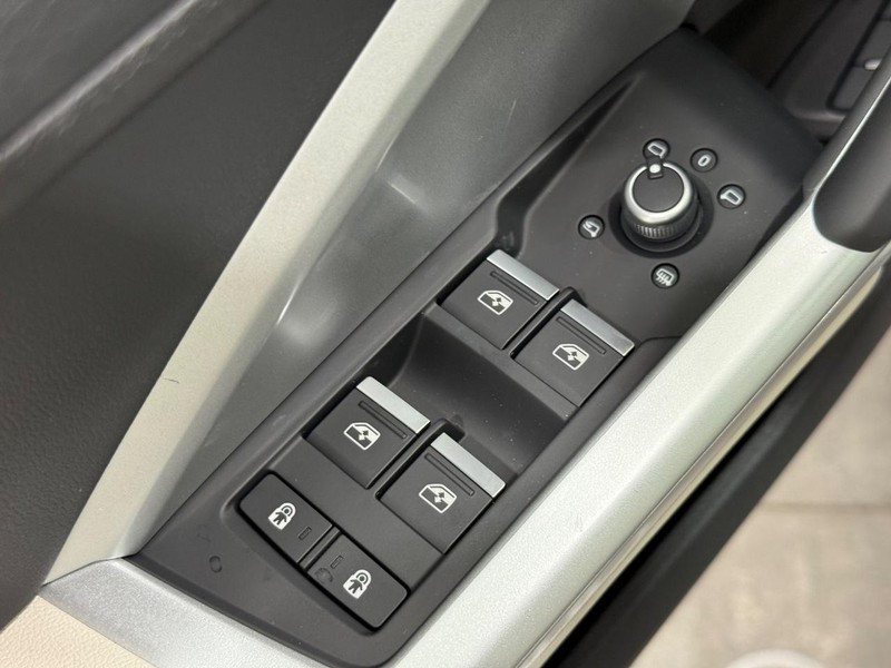 Audi Q3 Vehicle Image 15