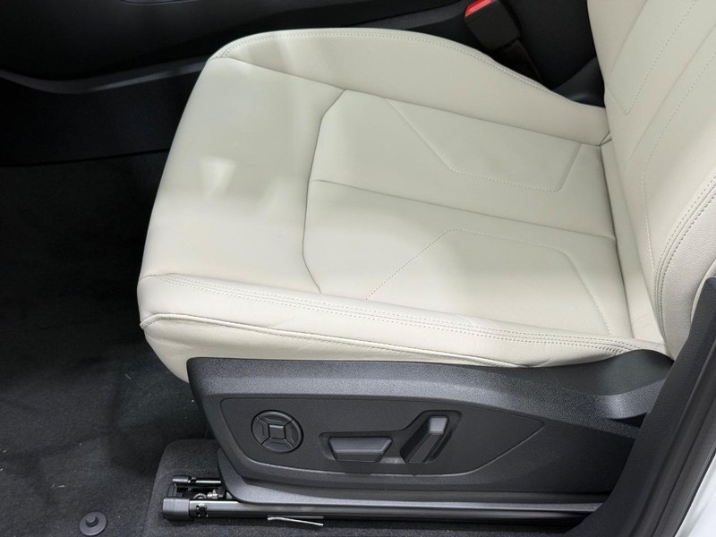 Audi Q3 Vehicle Image 16