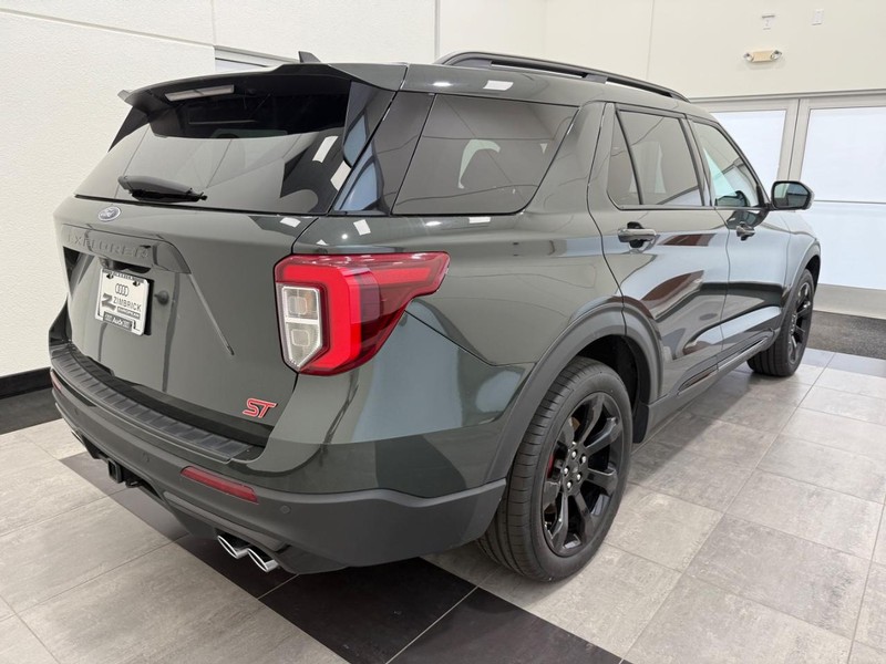 Ford Explorer Vehicle Image 2