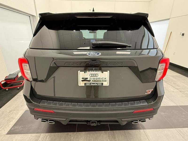 Ford Explorer Vehicle Image 3
