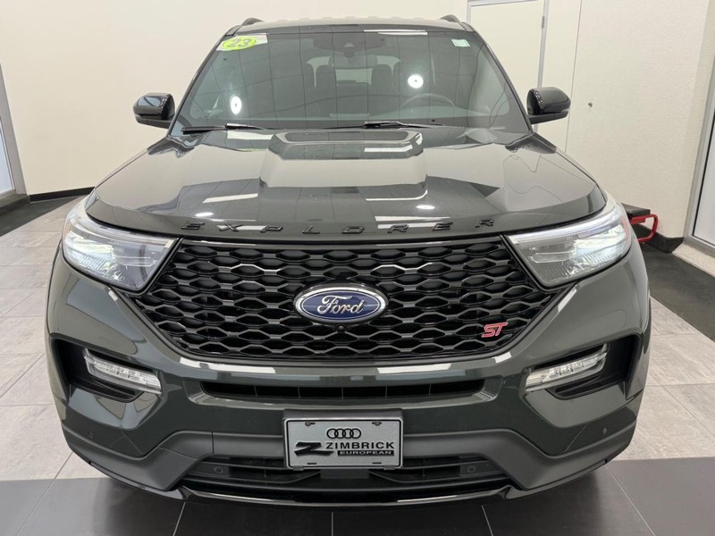 Ford Explorer Vehicle Image 7