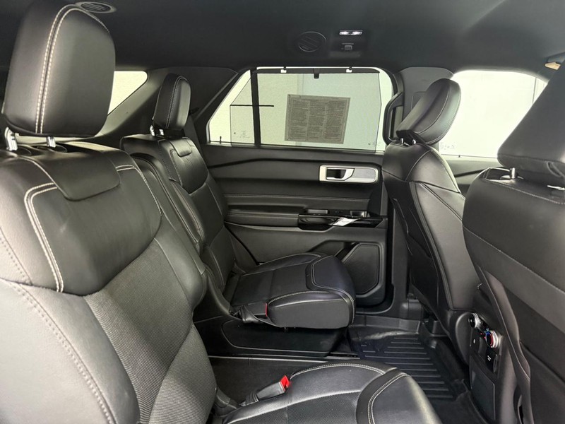 Ford Explorer Vehicle Image 8