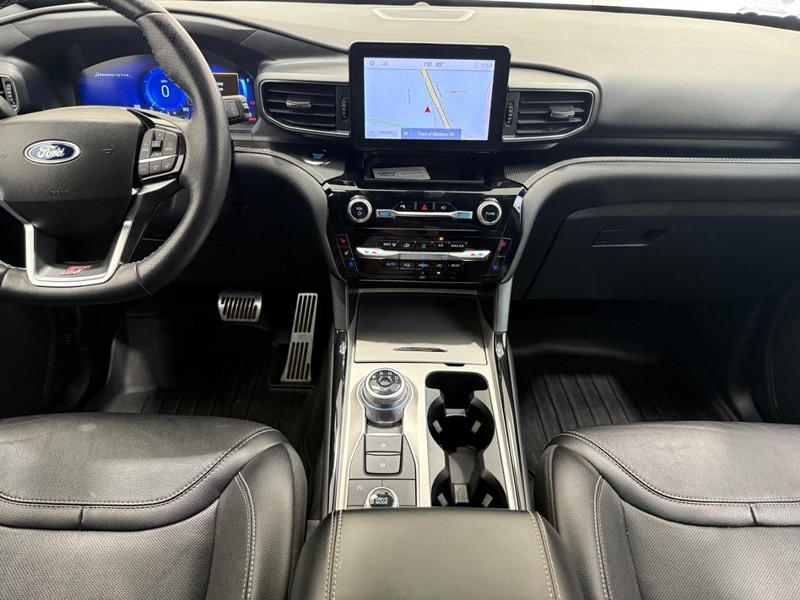Ford Explorer Vehicle Image 10