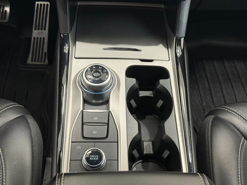 Ford Explorer Vehicle Image 12