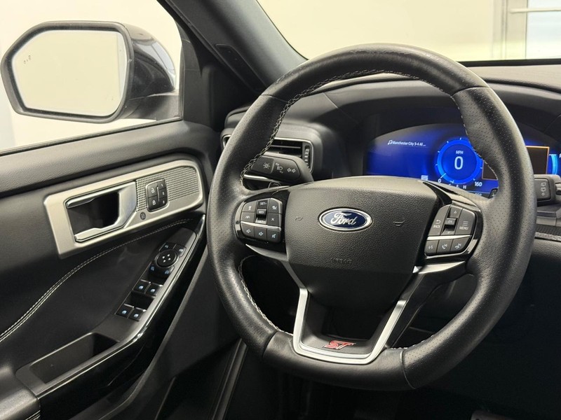 Ford Explorer Vehicle Image 13
