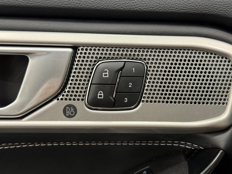 Ford Explorer Vehicle Image 15