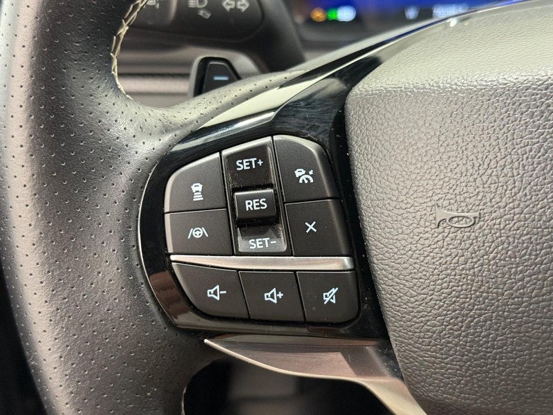 Ford Explorer Vehicle Image 16