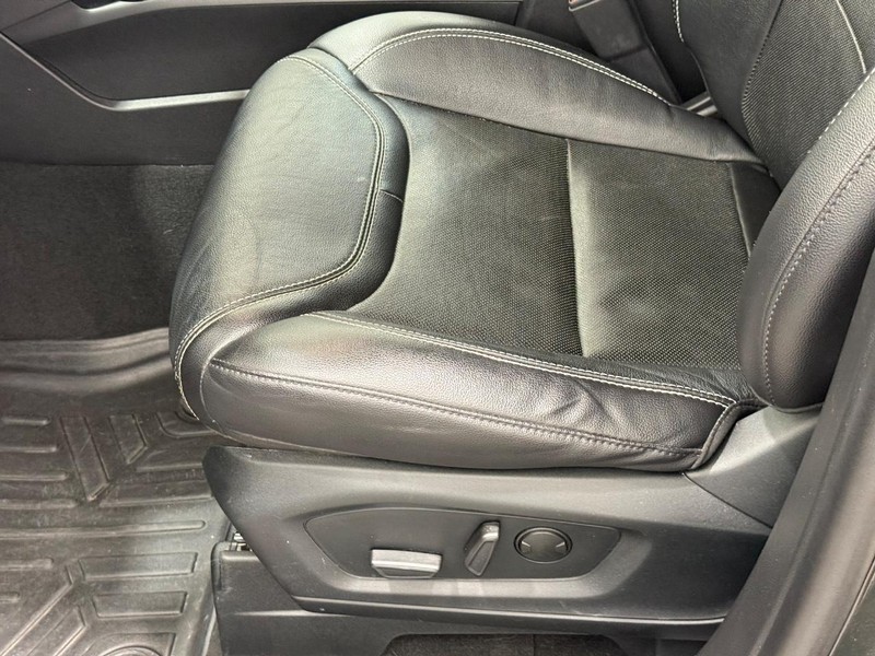 Ford Explorer Vehicle Image 22