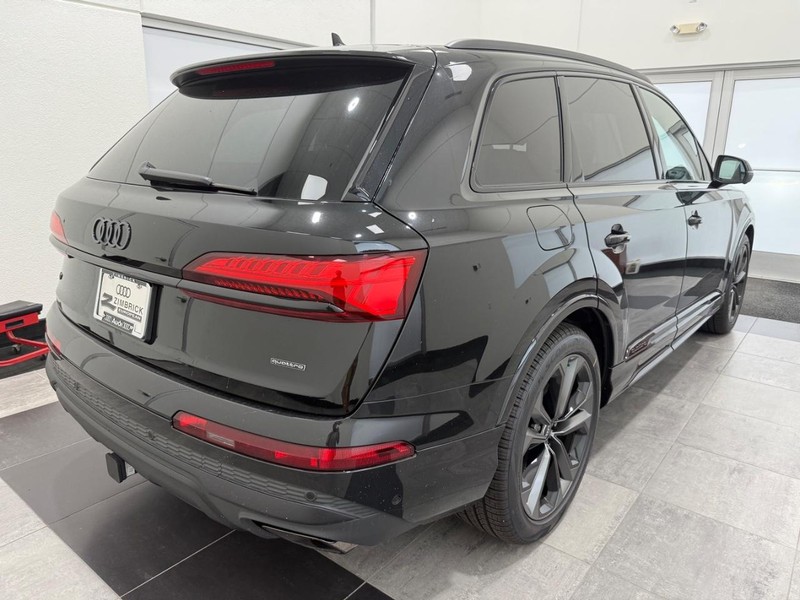 Audi Q7 Vehicle Image 2