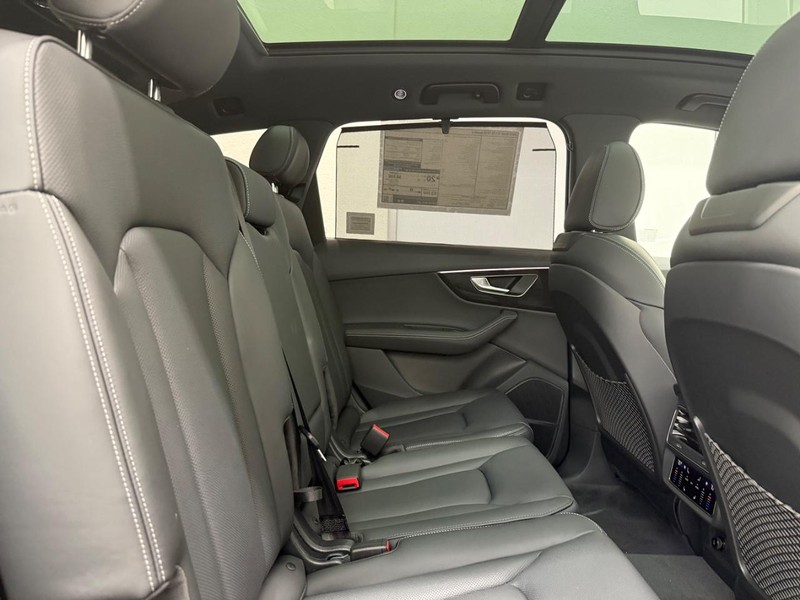 Audi Q7 Vehicle Image 4