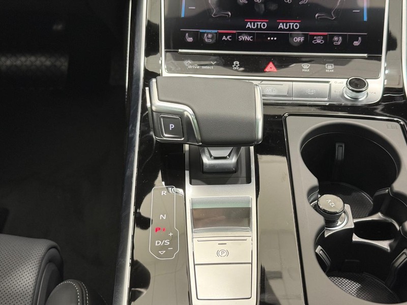 Audi Q7 Vehicle Image 7